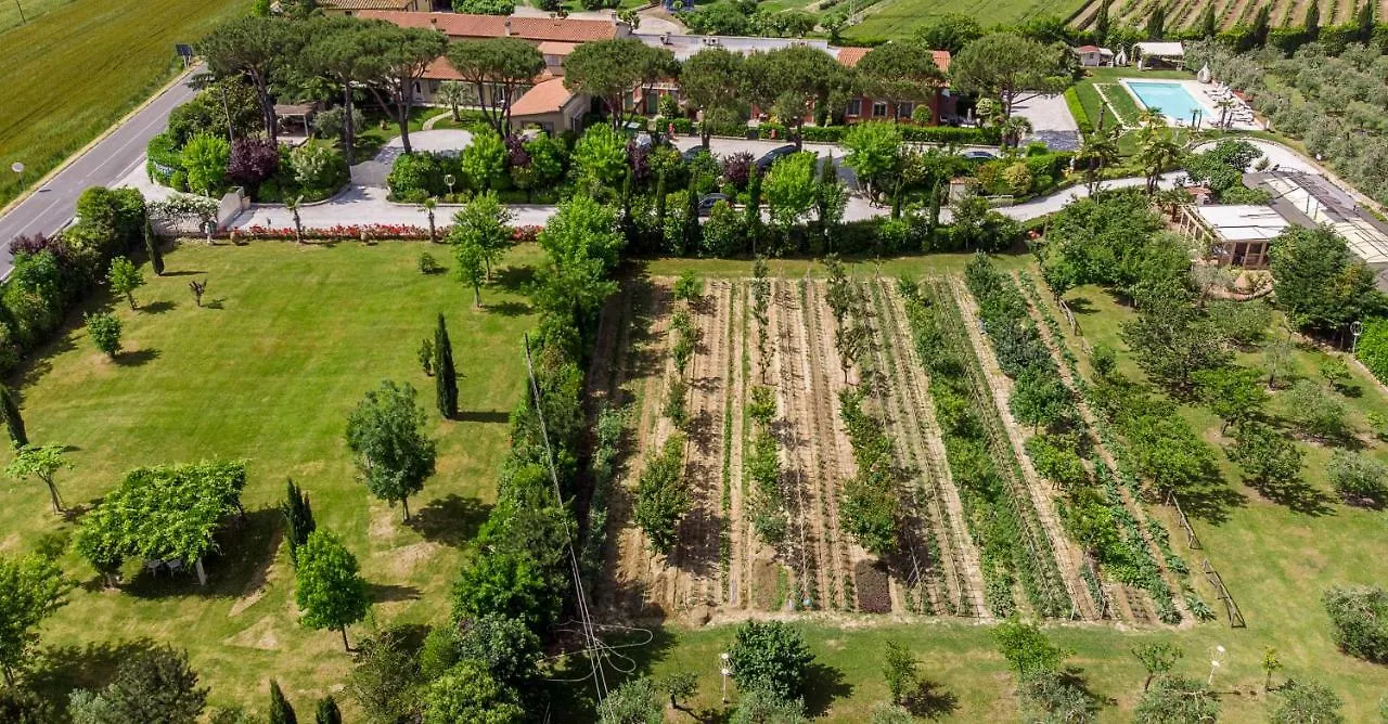 Cevoli Country Resort Lari